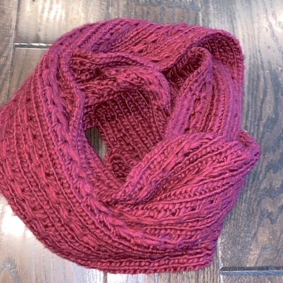 Red Camel Burgundy wine color knit infinity scarf - Picture 3 of 5